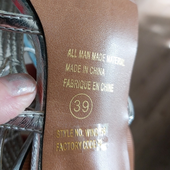 NEW spring metallic heels - Picture 3 of 3